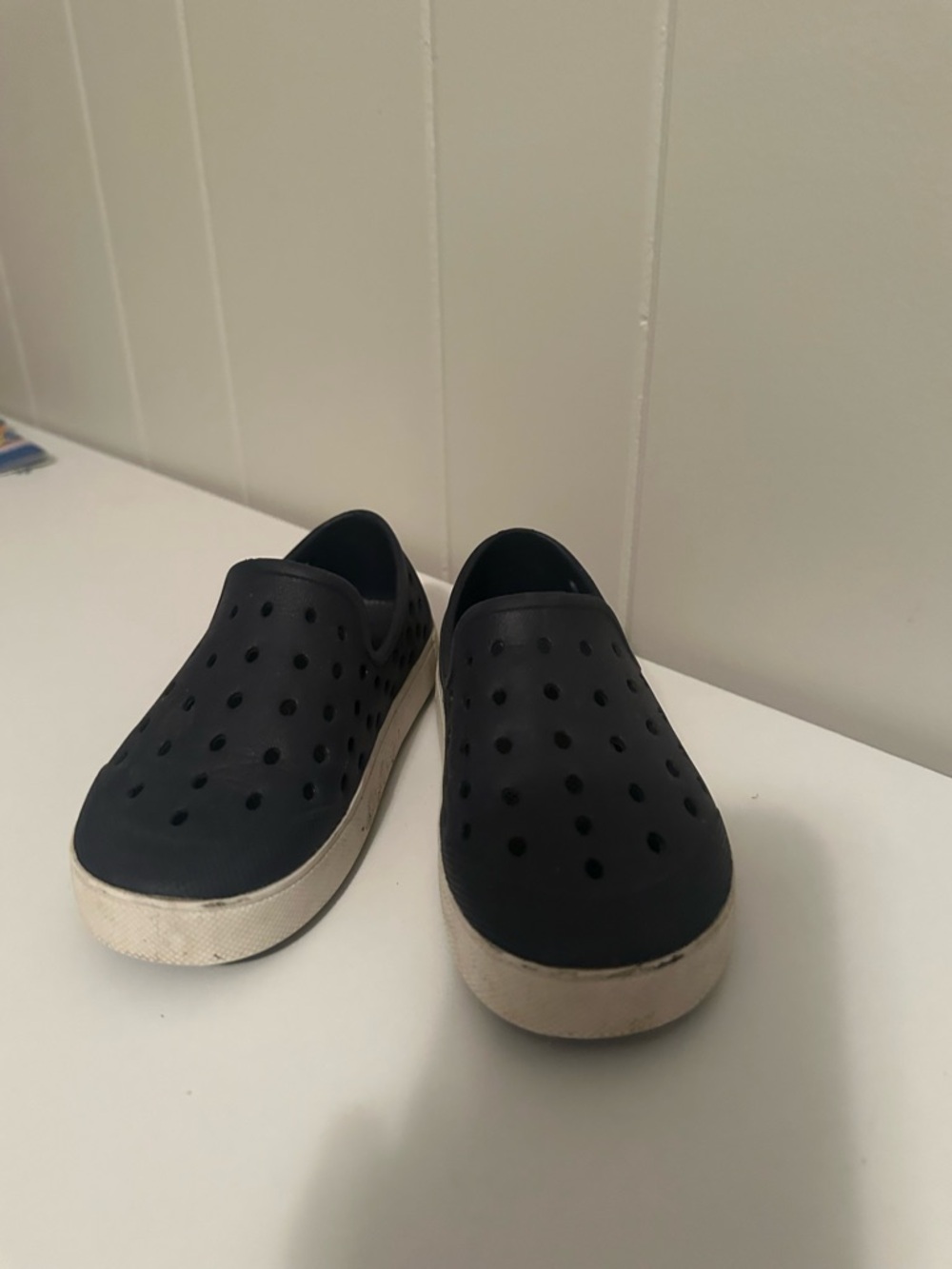 Old Navy navy blue slip-on kids sandals with white sole
